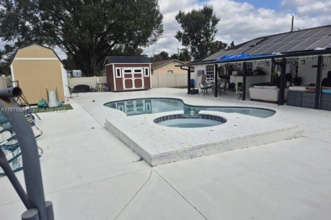 House in Lakeland, Florida 4 bedrooms № 2048008