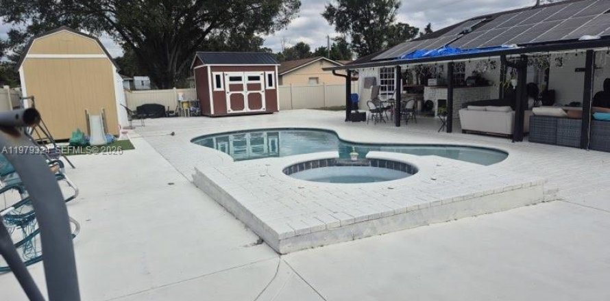 House in Lakeland, Florida 4 bedrooms № 2048008