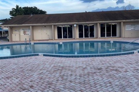 Copropriété à louer à Palm Springs, Floride: 2 chambres № 1216278 - photo 1