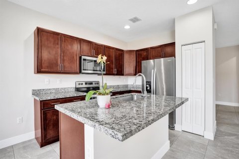 Casa en alquiler en Tamarac, Florida, 3 dormitorios, 172.05 m2 № 2078238 - foto 12