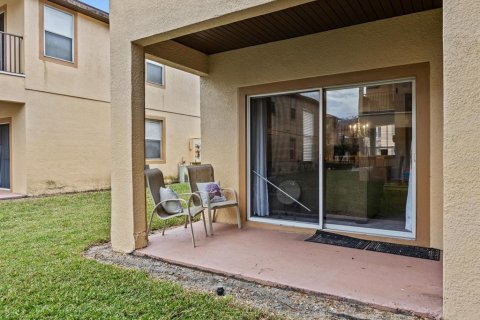 Townhouse in Davenport, Florida 4 bedrooms, 172.43 sq.m. № 2238831 - photo 20