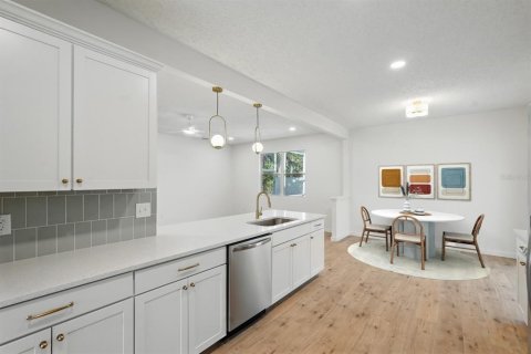 House in Palm Coast, Florida 3 bedrooms, 178.74 sq.m. № 1747775 - photo 4