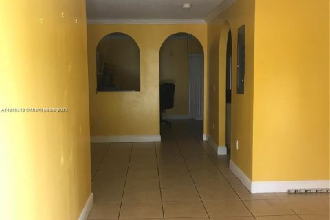 Casa en venta en North Miami, Florida, 3 dormitorios, 143.44 m2 № 1752610 - foto 2