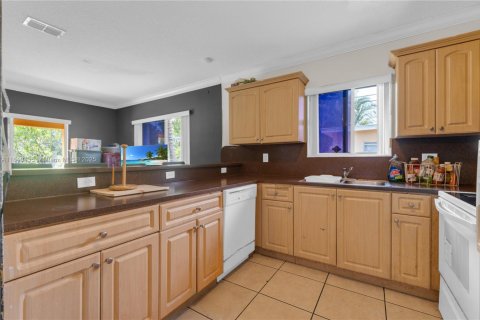 Casa en venta en North Miami, Florida, 3 dormitorios, 143.44 m2 № 1752610 - foto 10