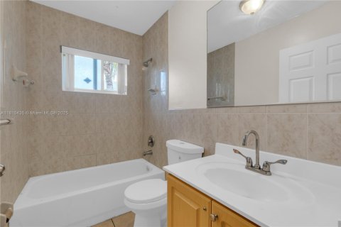 Casa en venta en North Miami, Florida, 3 dormitorios, 143.44 m2 № 1752610 - foto 8