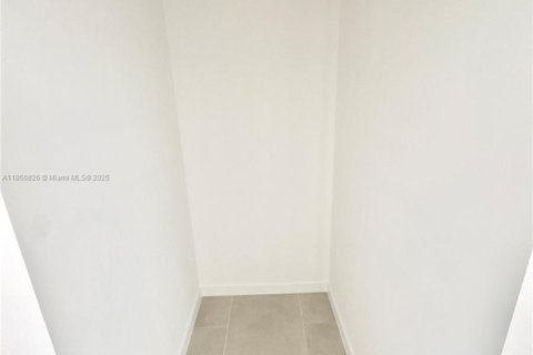 Villa ou maison à vendre à Miami-Dade, Floride: 3 chambres, 218.97 m2 № 1854751 - photo 21