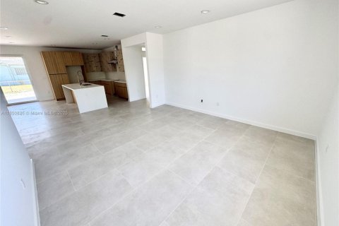 Villa ou maison à vendre à Miami-Dade, Floride: 3 chambres, 218.97 m2 № 1854751 - photo 11