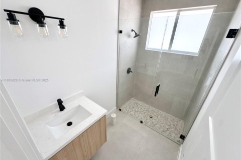Villa ou maison à vendre à Miami-Dade, Floride: 3 chambres, 218.97 m2 № 1854751 - photo 29