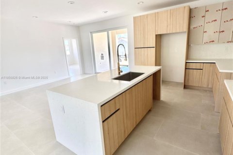 Villa ou maison à vendre à Miami-Dade, Floride: 3 chambres, 218.97 m2 № 1854751 - photo 13