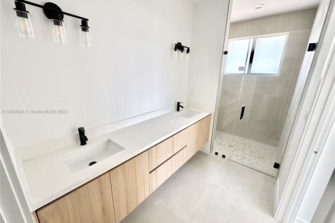 Villa ou maison à vendre à Miami-Dade, Floride: 3 chambres, 218.97 m2 № 1854751 - photo 24