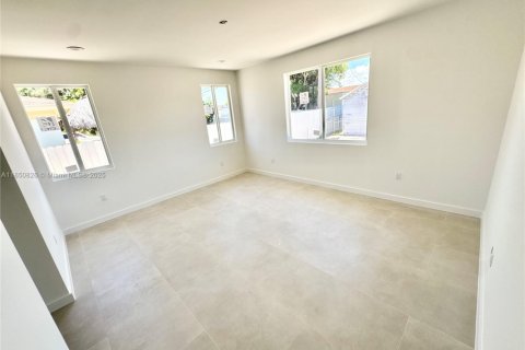 Villa ou maison à vendre à Miami-Dade, Floride: 3 chambres, 218.97 m2 № 1854751 - photo 17