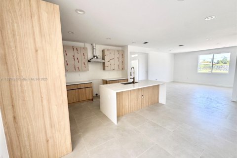 Villa ou maison à vendre à Miami-Dade, Floride: 3 chambres, 218.97 m2 № 1854751 - photo 15