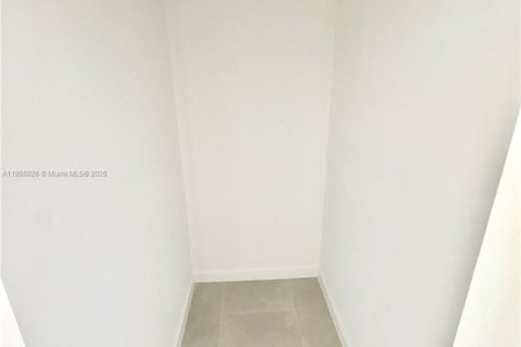 Villa ou maison à vendre à Miami-Dade, Floride: 3 chambres, 218.97 m2 № 1854751 - photo 20