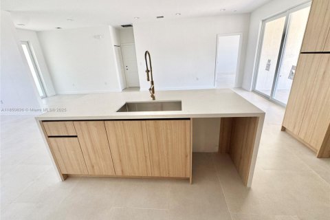 Villa ou maison à vendre à Miami-Dade, Floride: 3 chambres, 218.97 m2 № 1854751 - photo 16