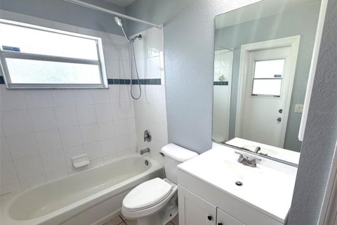 House in North Port, Florida 3 bedrooms, 137.68 sq.m. № 2378006 - photo 18