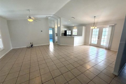 House in North Port, Florida 3 bedrooms, 137.68 sq.m. № 2378006 - photo 2
