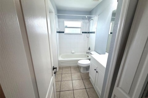 House in North Port, Florida 3 bedrooms, 137.68 sq.m. № 2378006 - photo 17