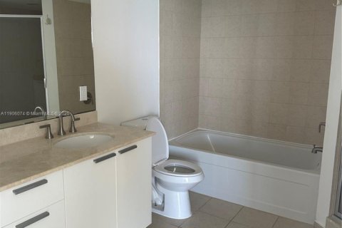 Condominio en alquiler en Sunny Isles Beach, Florida, 1 dormitorio, 92.9 m2 № 1993933 - foto 8