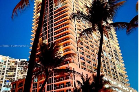Condominio en alquiler en Sunny Isles Beach, Florida, 1 dormitorio, 92.9 m2 № 1993933 - foto 16
