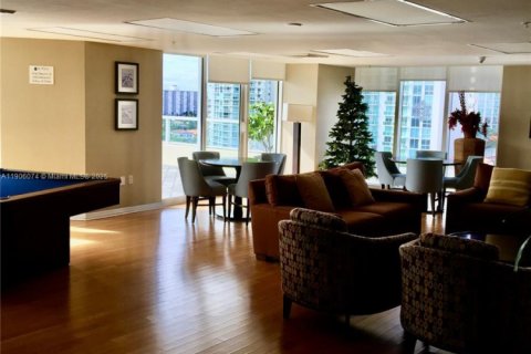 Condominio en alquiler en Sunny Isles Beach, Florida, 1 dormitorio, 92.9 m2 № 1993933 - foto 18