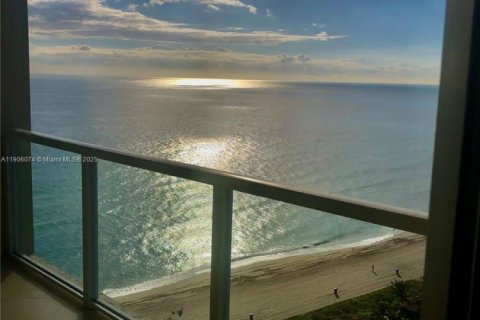 Condominio en alquiler en Sunny Isles Beach, Florida, 1 dormitorio, 92.9 m2 № 1993933 - foto 4