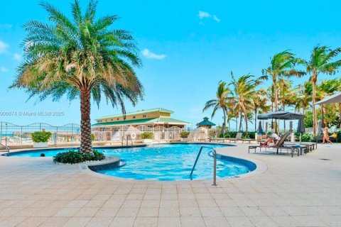 Condominio en alquiler en Sunny Isles Beach, Florida, 1 dormitorio, 92.9 m2 № 1993933 - foto 10