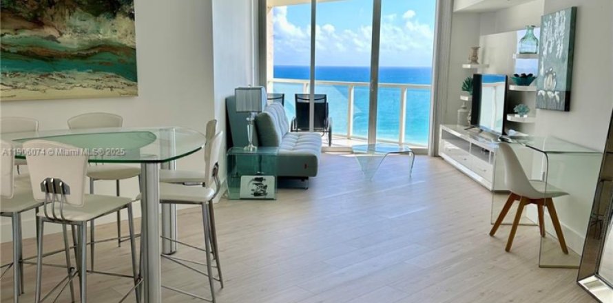 Condominio en Sunny Isles Beach, Florida, 1 dormitorio  № 1993933