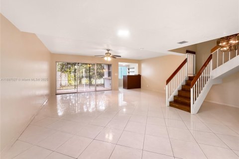 Снять в аренду таунхаус в Лодерхилл, Флорида 4 спальни, 195.09м2, № 1950123 - фото 4