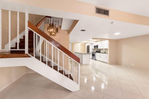 Снять в аренду таунхаус в Лодерхилл, Флорида 4 спальни, 195.09м2, № 1950123 - фото 7
