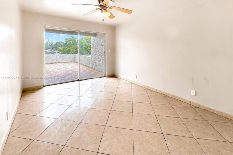 Снять в аренду таунхаус в Лодерхилл, Флорида 4 спальни, 195.09м2, № 1950123 - фото 23