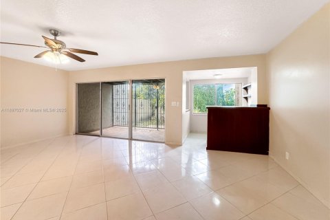 Снять в аренду таунхаус в Лодерхилл, Флорида 4 спальни, 195.09м2, № 1950123 - фото 5