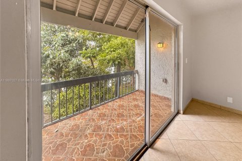 Снять в аренду таунхаус в Лодерхилл, Флорида 4 спальни, 195.09м2, № 1950123 - фото 15