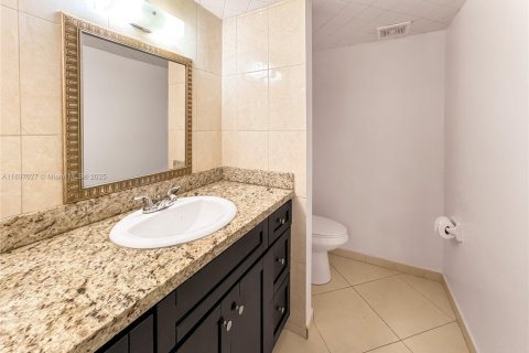 Снять в аренду таунхаус в Лодерхилл, Флорида 4 спальни, 195.09м2, № 1950123 - фото 11