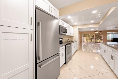 Снять в аренду таунхаус в Лодерхилл, Флорида 4 спальни, 195.09м2, № 1950123 - фото 9