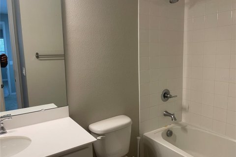 Casa en venta en Kissimmee, Florida, 5 dormitorios, 284 m2 № 2324065 - foto 16