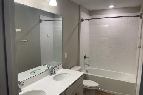 Casa en venta en Kissimmee, Florida, 5 dormitorios, 284 m2 № 2324065 - foto 27