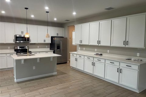Casa en venta en Kissimmee, Florida, 5 dormitorios, 284 m2 № 2324065 - foto 9