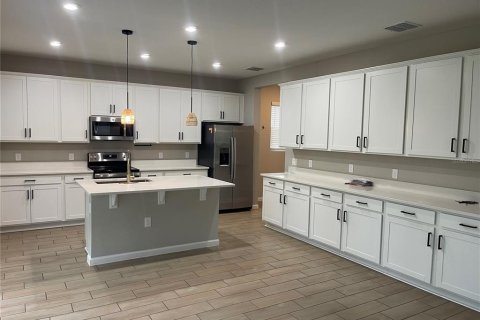 Casa en venta en Kissimmee, Florida, 5 dormitorios, 284 m2 № 2324065 - foto 4