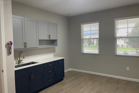 Casa en venta en Kissimmee, Florida, 5 dormitorios, 284 m2 № 2324065 - foto 13