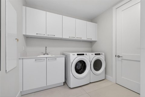 Condo in Saint Petersburg, Florida, 2 bedrooms  № 2118817 - photo 15
