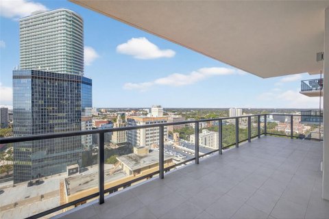 Condo in Saint Petersburg, Florida, 2 bedrooms  № 2118817 - photo 17