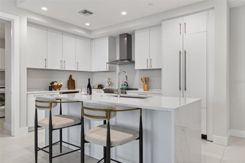 Condo in Saint Petersburg, Florida, 2 bedrooms  № 2118817 - photo 3
