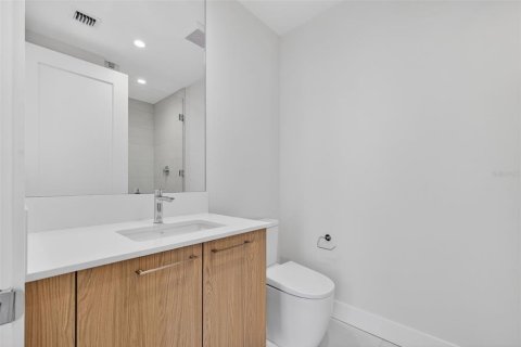 Condo in Saint Petersburg, Florida, 2 bedrooms  № 2118817 - photo 14