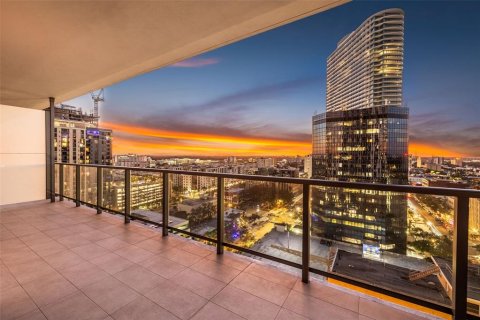 Condo in Saint Petersburg, Florida, 2 bedrooms  № 2118817 - photo 9