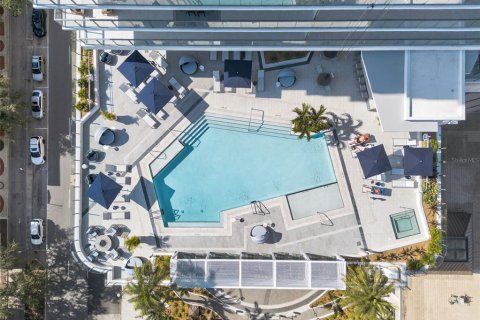 Condo in Saint Petersburg, Florida, 2 bedrooms  № 2118817 - photo 21