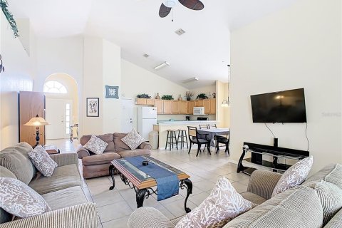 House in Davenport, Florida 4 bedrooms, 165.37 sq.m. № 1769302 - photo 11