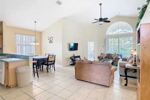 House in Davenport, Florida 4 bedrooms, 165.37 sq.m. № 1769302 - photo 12