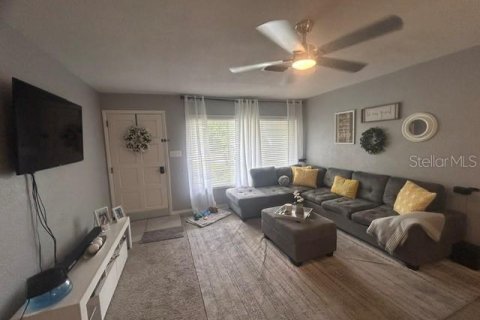 Villa ou maison à louer à Deltona, Floride: 3 chambres, 105.54 m2 № 2378296 - photo 2