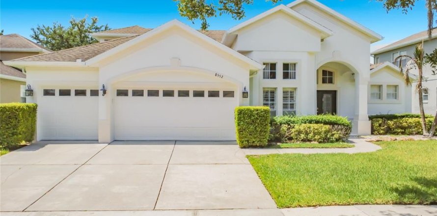 House in Orlando, Florida 5 bedrooms, 315.22 sq.m. № 2236430