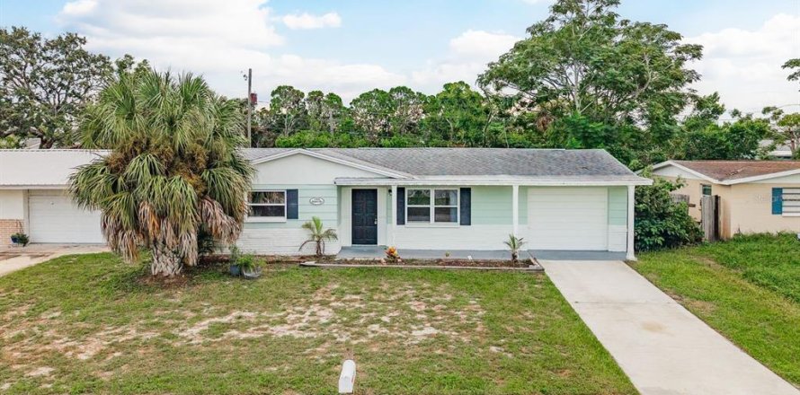 House in Holiday, Florida 3 bedrooms, 124.49 sq.m. № 1904106